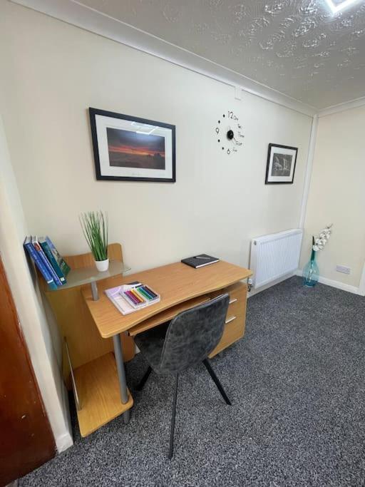 Holiday home Leeval Detached House Parking